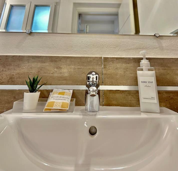 Apartamento Near Train Station Luxury House 5 Beds Bérgamo Exterior foto